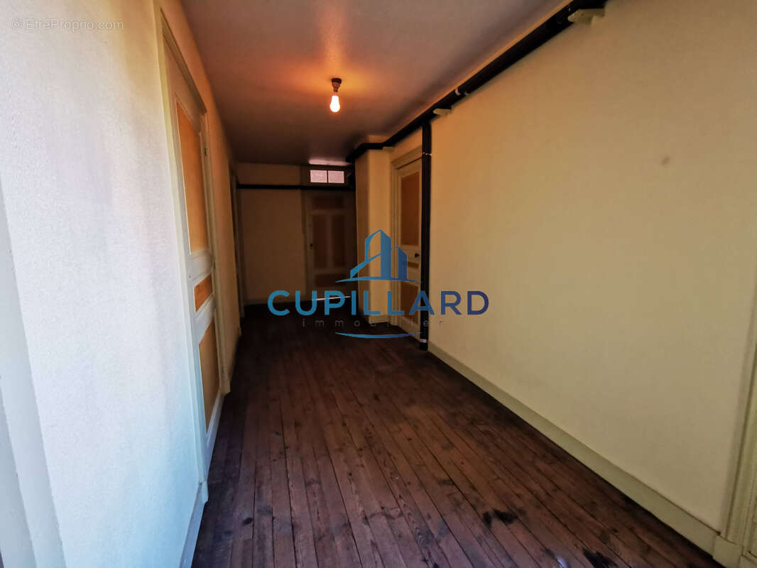 Appartement de caractère avec garage en hyper-centre de Roanne - photo 16