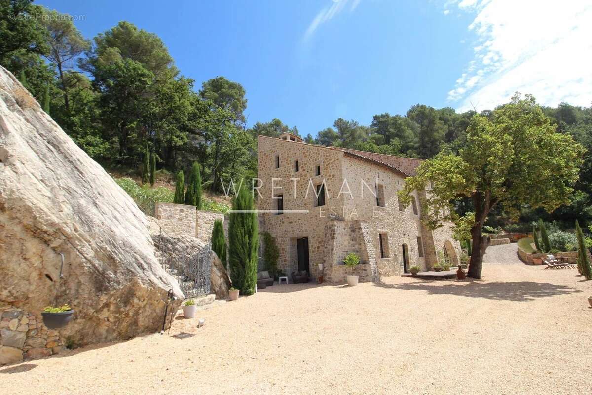 Maison à TOURRETTES