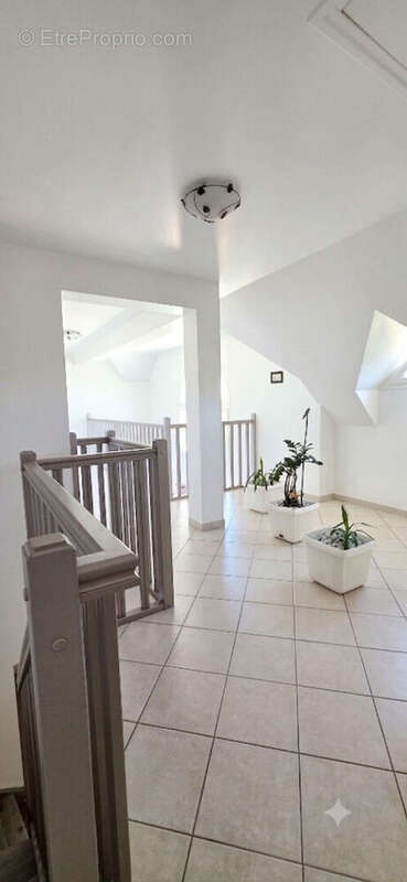 MAUREPAS VILLAGE Maison  7 pièce(s) 175 m2 - photo 10