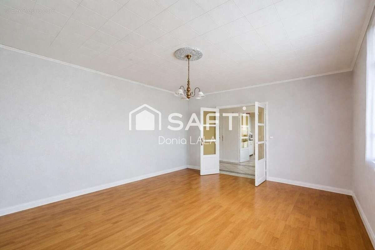 Maison 210 m² à Creteil  - photo 2