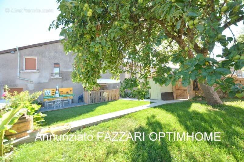 Maison de caractère rénovée, Proche Belgique et Luxembourg , Vendue meublée  Résidence ou gîte de standing.  Mouzay (55700) - photo 4