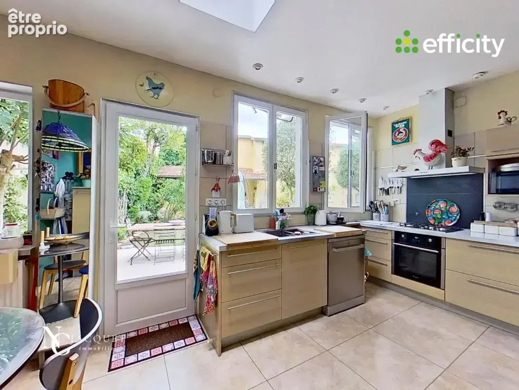 Maison 184 m² à Rillieux-La-Pape  - photo 4