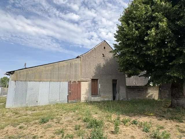 Commerce à AMBILLOU