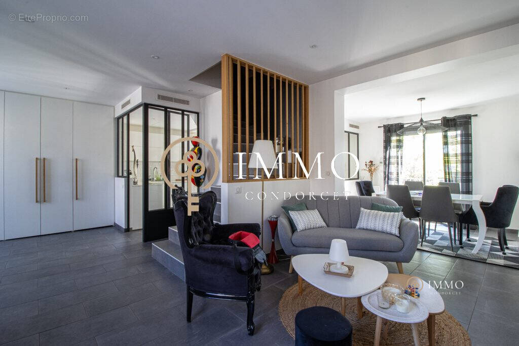 Maison à L'HAY-LES-ROSES