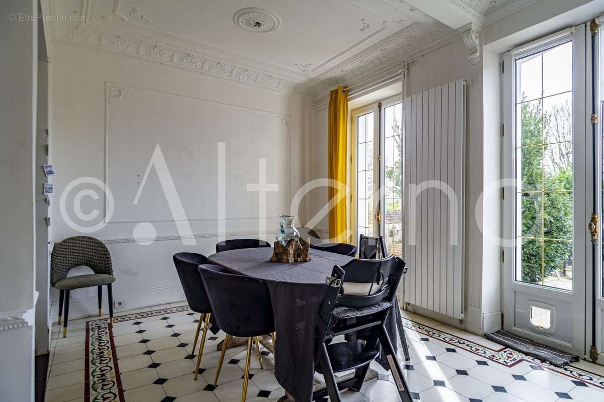 Maison à MEZY-SUR-SEINE