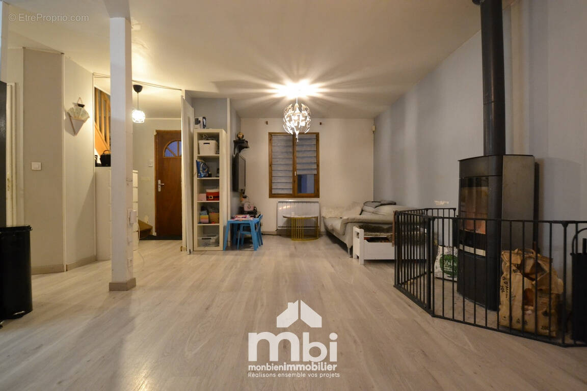 Maison à MARLY-LA-VILLE