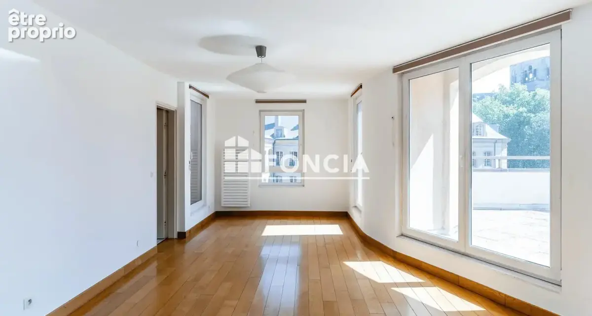 Dans le coeur de Metz - F5 de 172M2 avec terrasse et vue unique + parking - photo 14