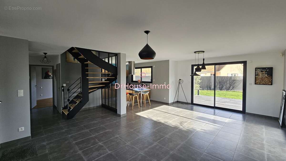 Maison à SAVIGNE-L'EVEQUE