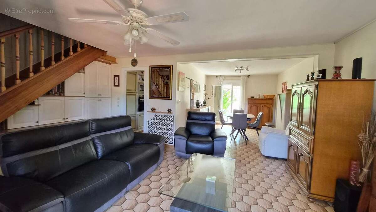 Maison à OLLAINVILLE