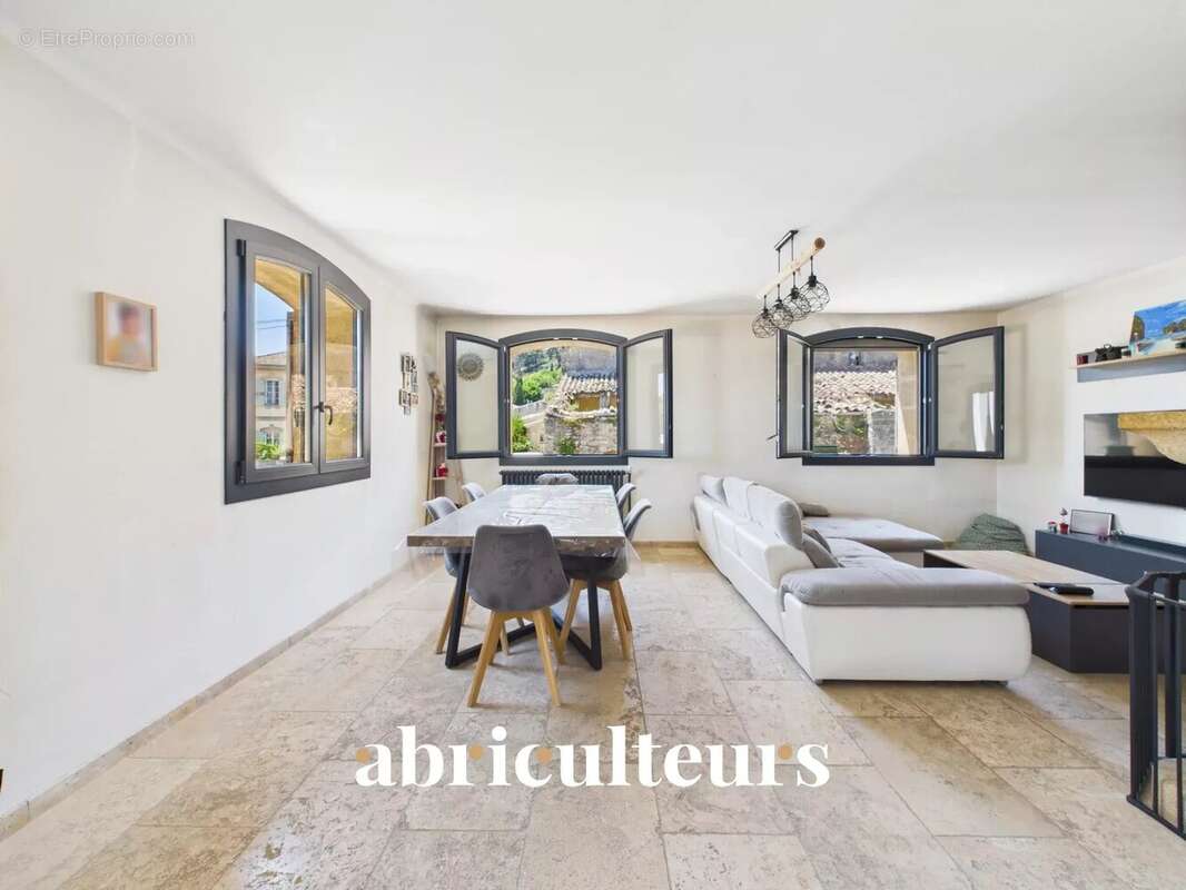 Appartement à ROGNES