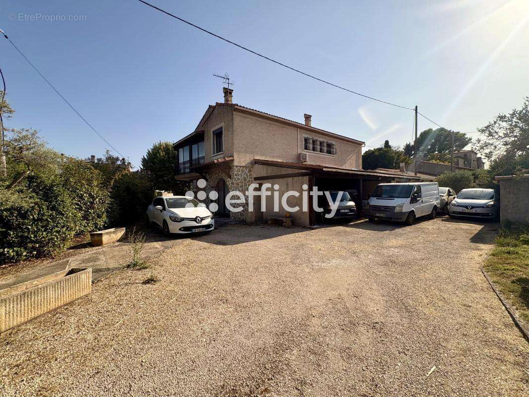 Maison 182 m² à Gignac-La-Nerthe  - photo 2