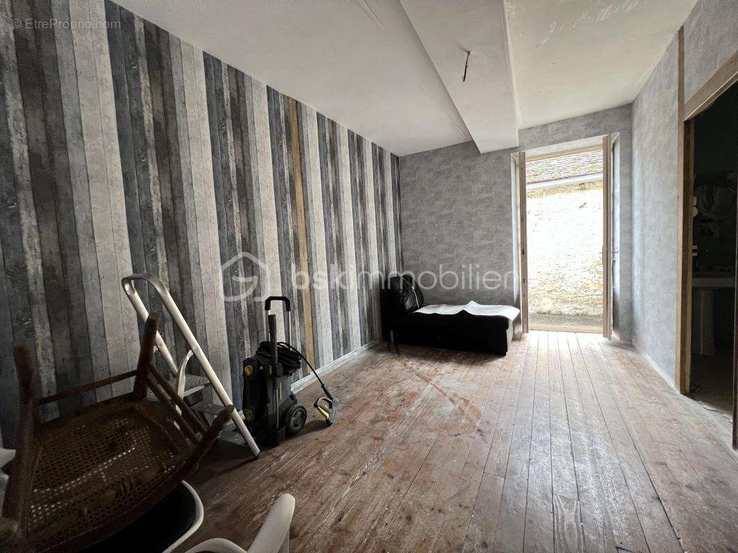 Maison à SAINT-BRIS-LE-VINEUX