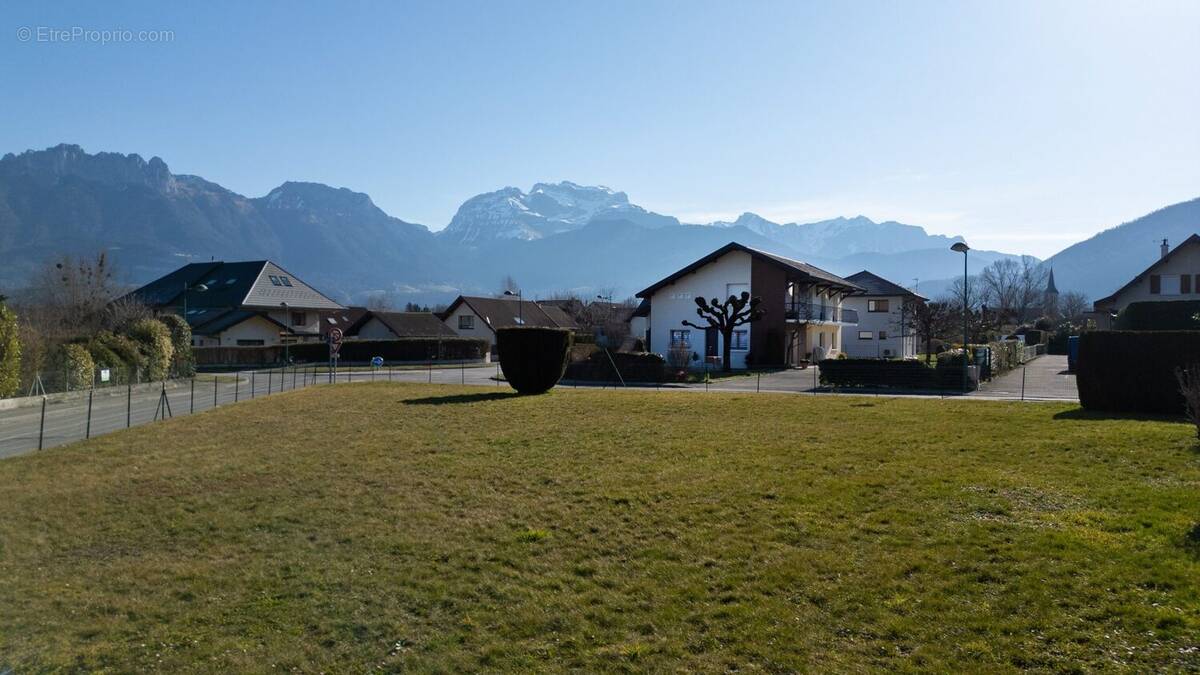 Terrain à SAINT-JORIOZ