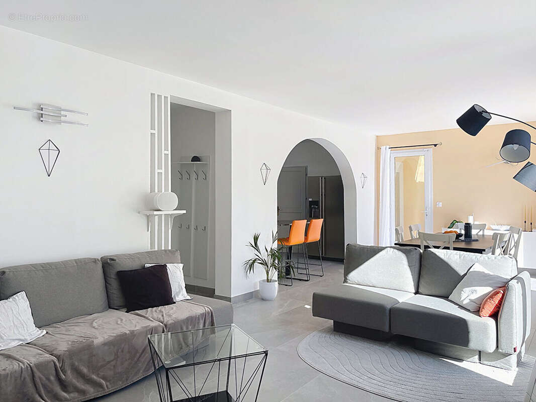 Maison à LA MOTTE-D'AIGUES