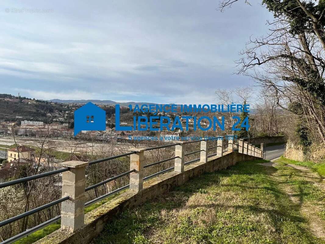 Maison à CHATEAUNEUF