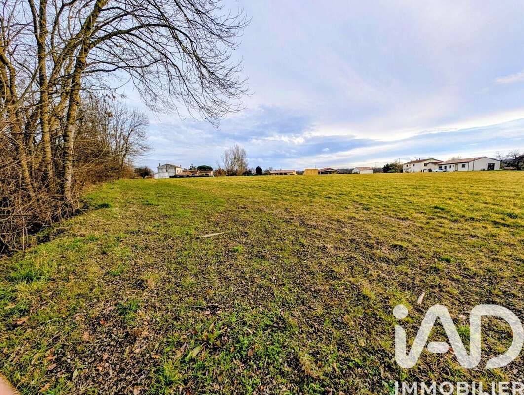 Photo 3 - Terrain à LES PUJOLS