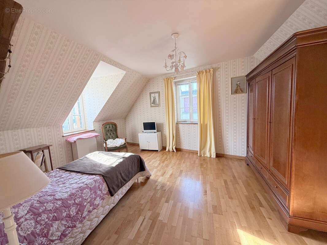 Maison à HOUDAN