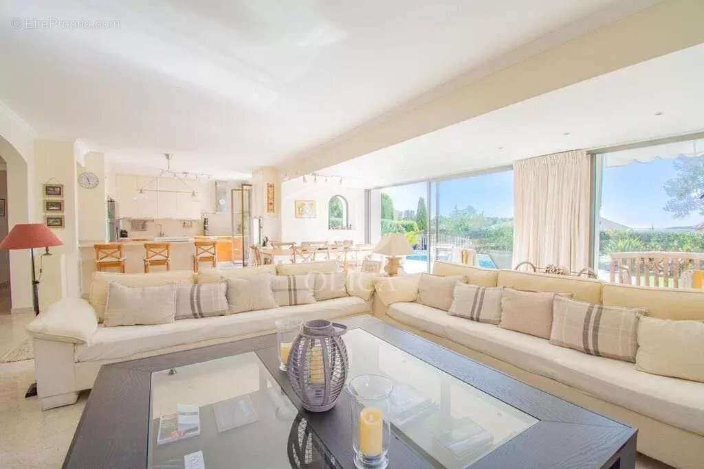 Maison à VILLENEUVE-LOUBET