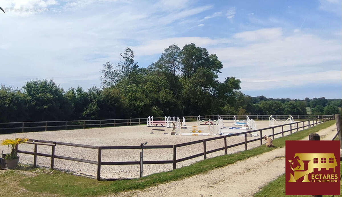 Maison à CHANOZ-CHATENAY
