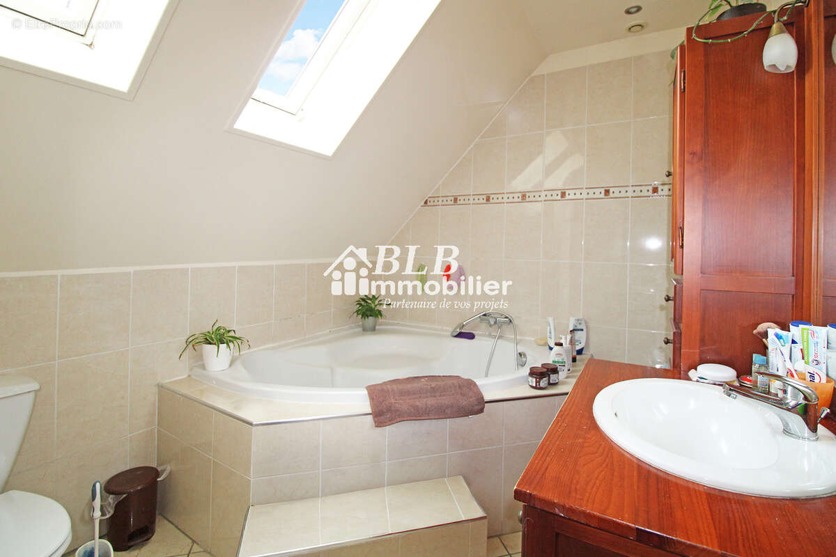 Maison à LE PERRAY-EN-YVELINES