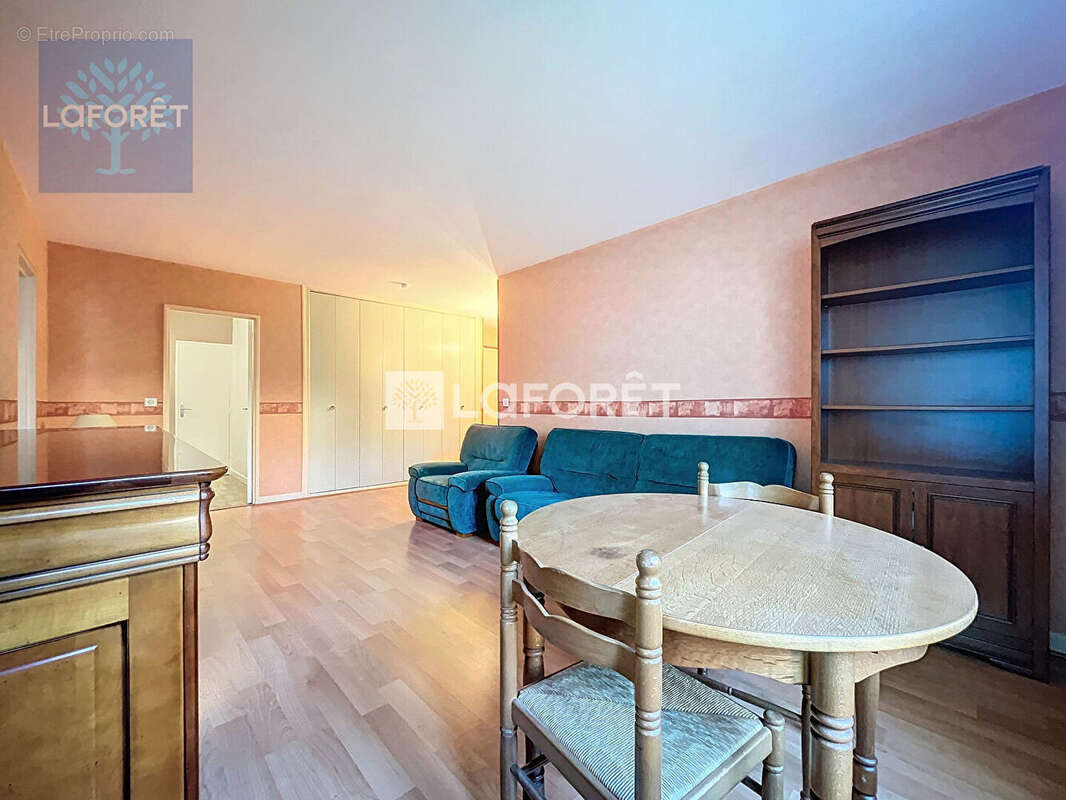 Appartement à CHILLY-MAZARIN