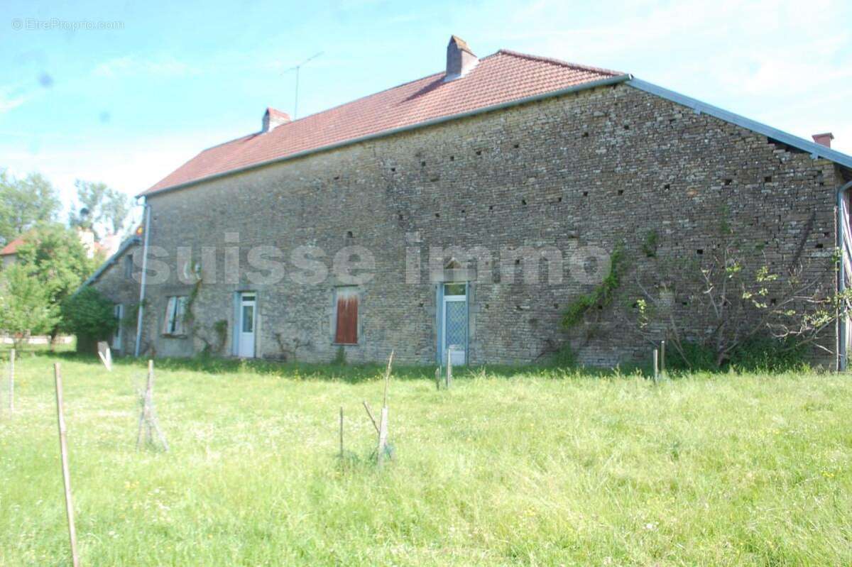 Maison à VAUCONCOURT-NERVEZAIN