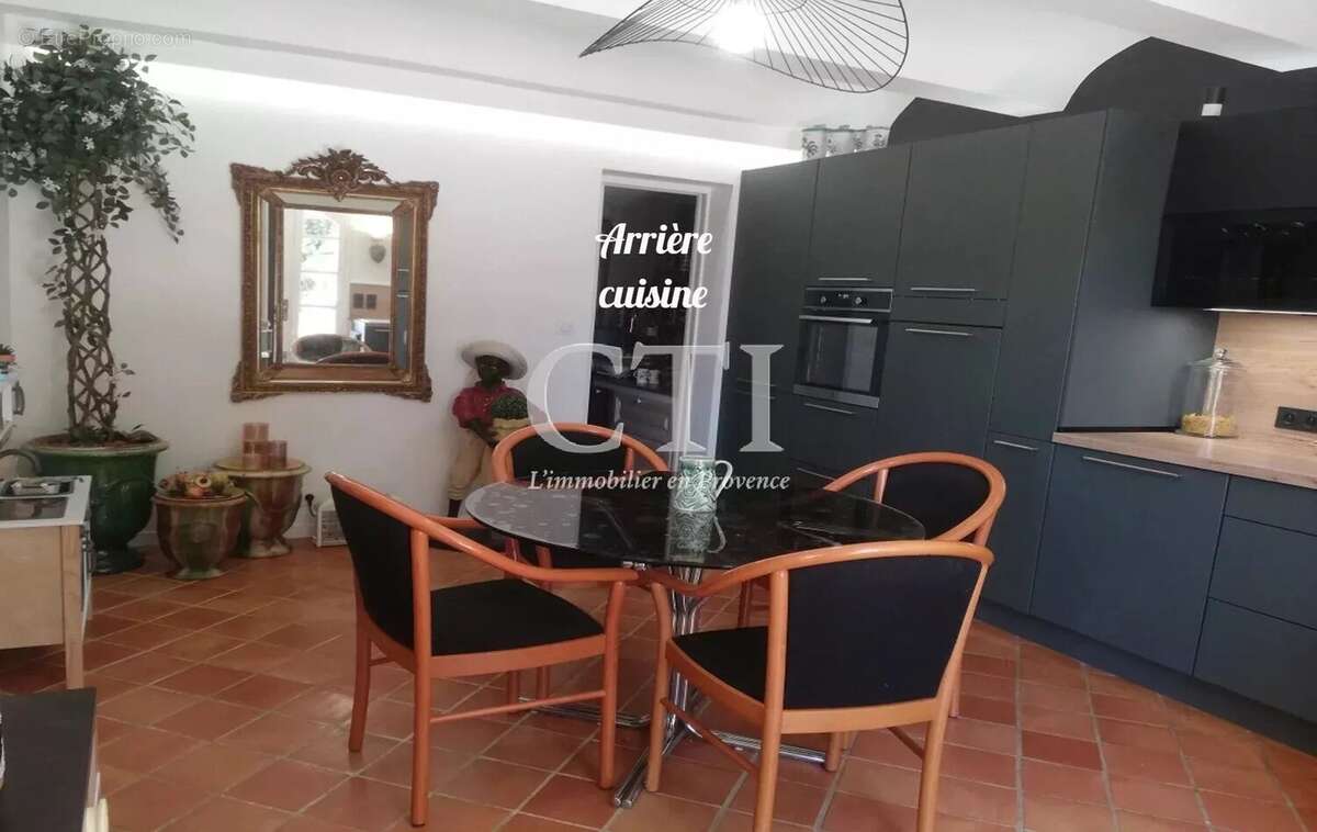 Exceptionnelle maison au charme de l'ancien et au confort contemporain avec jardin, piscine et annexes - photo 8