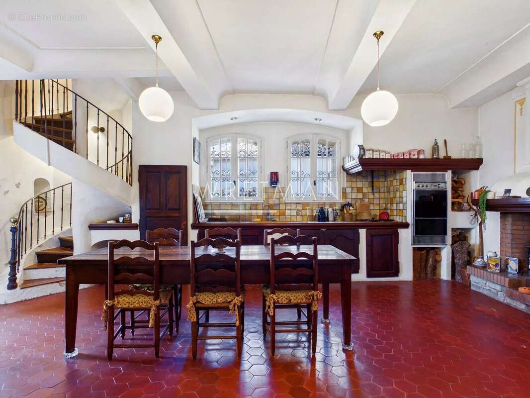Maison à ROQUEBRUNE-SUR-ARGENS