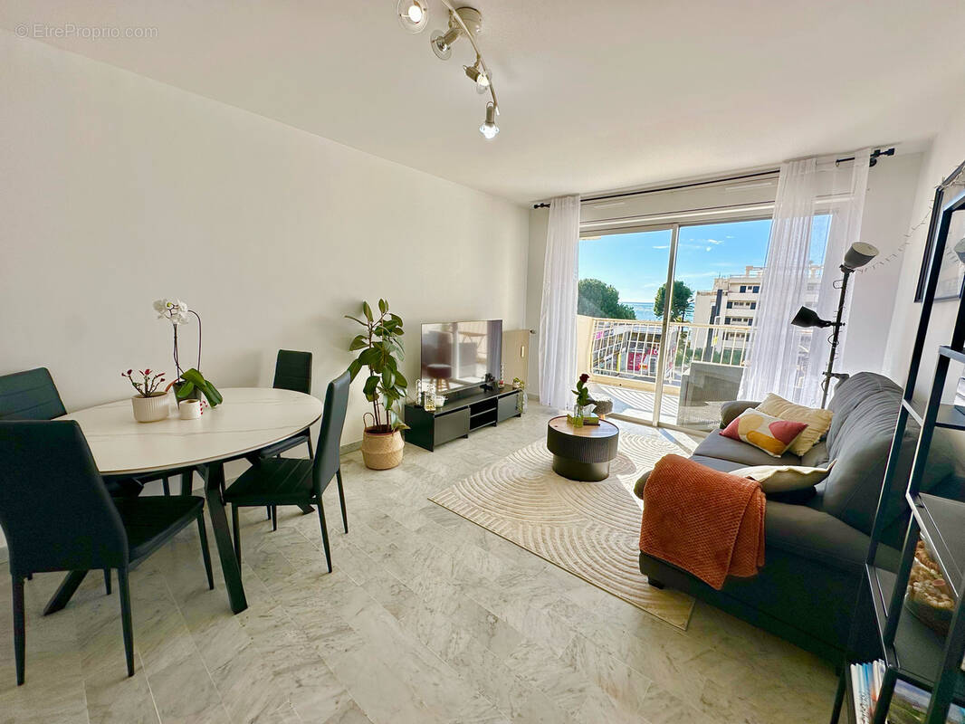 Appartement à SAINT-LAURENT-DU-VAR