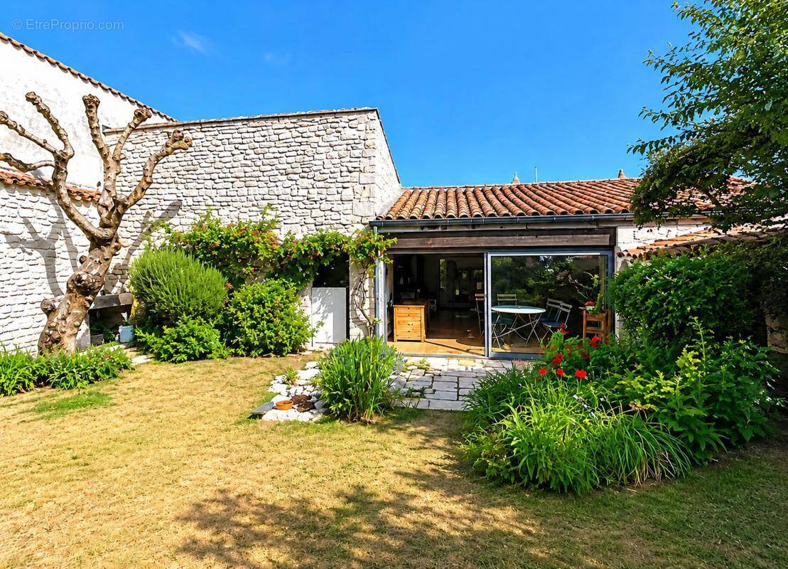 Maison à TALMONT-SUR-GIRONDE