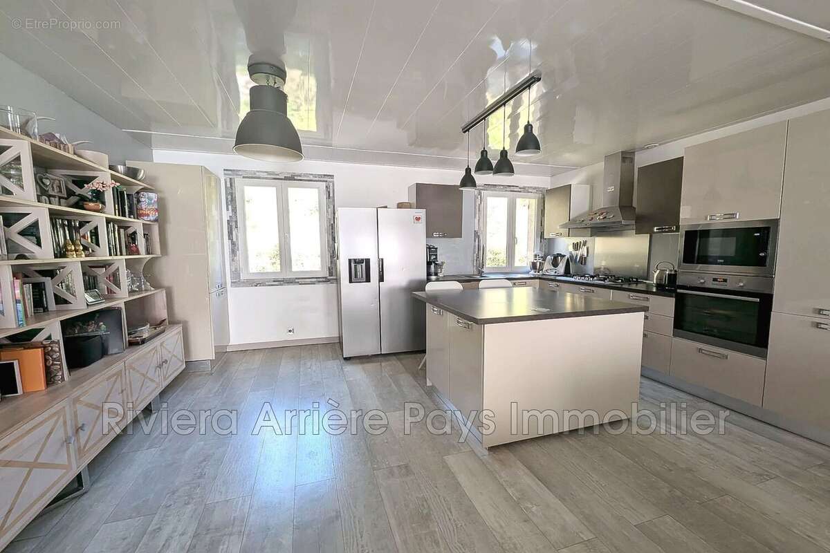 Appartement à TOURRETTE-LEVENS