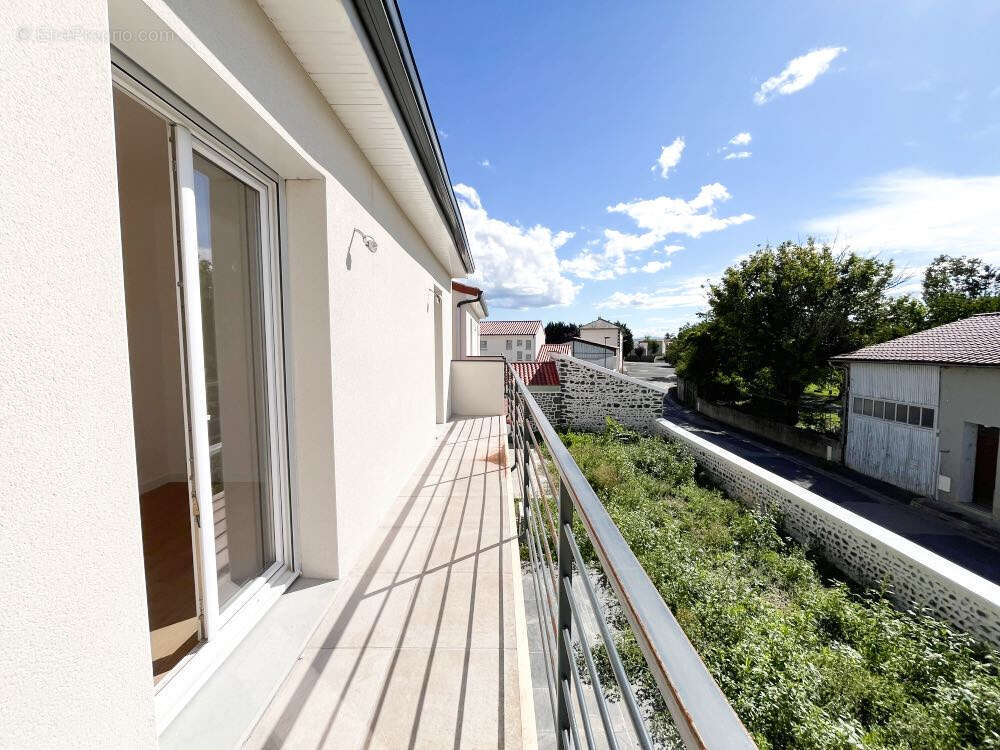 Maison à SAINT-BEAUZIRE