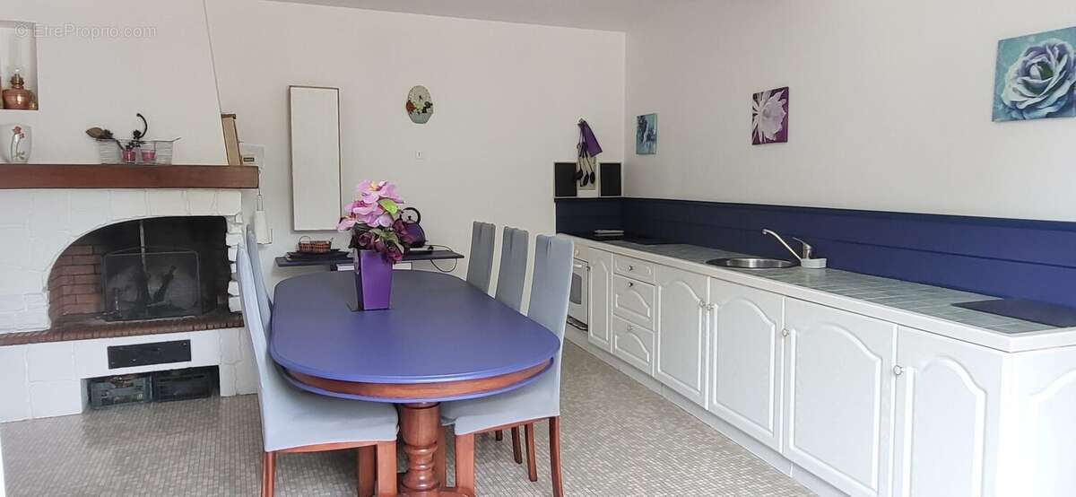 Maison à COURCELLES