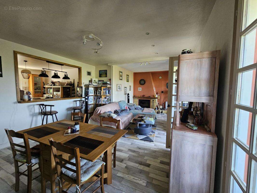 Maison à LE LARDIN-SAINT-LAZARE