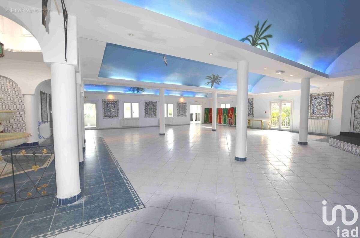 Photo 8 - Commerce à GARONS