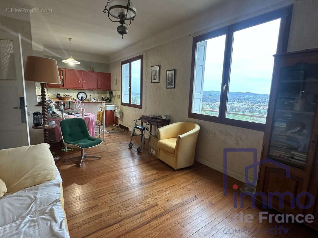 Maison à SAINT-GENEST-LERPT