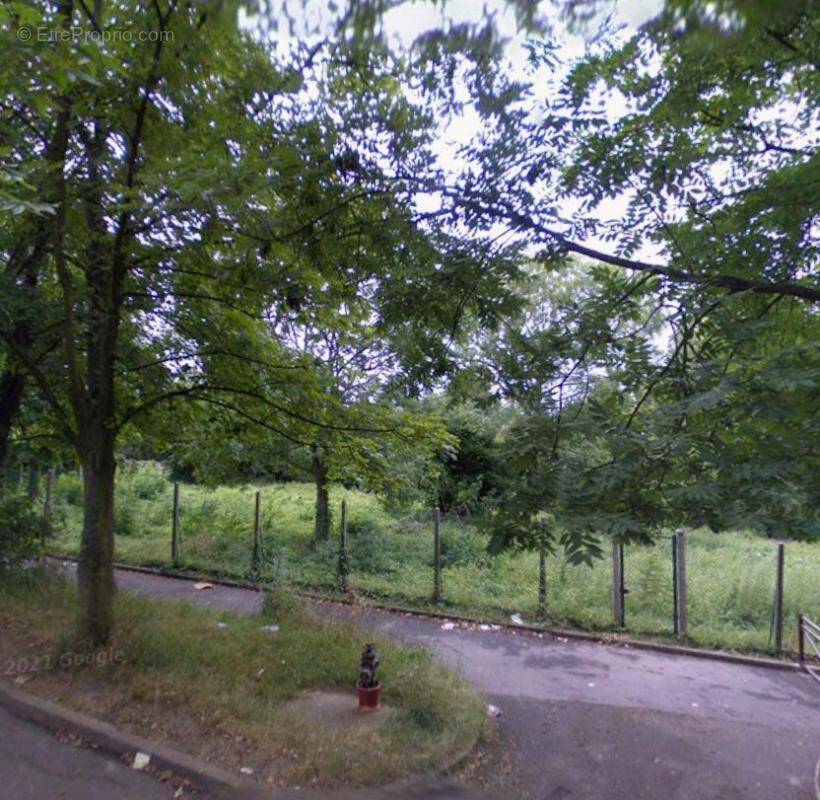 Terrain à MORSANG-SUR-ORGE