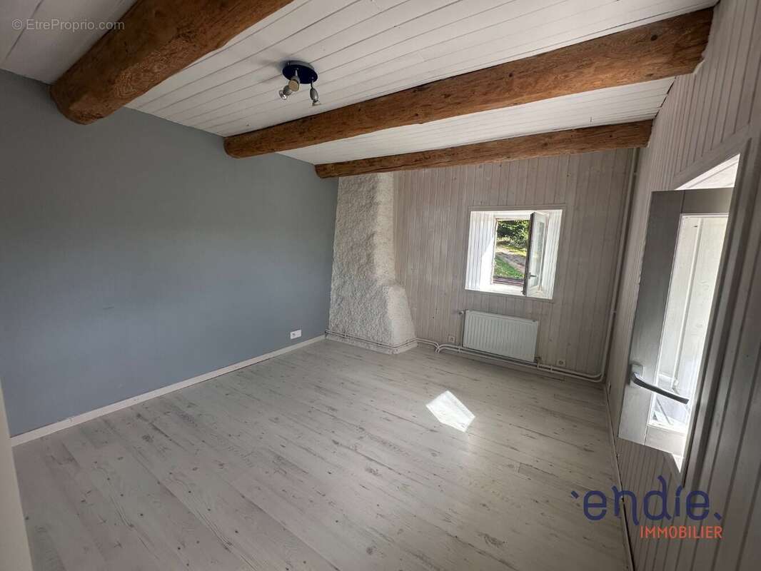 Maison à VERNET-LA-VARENNE