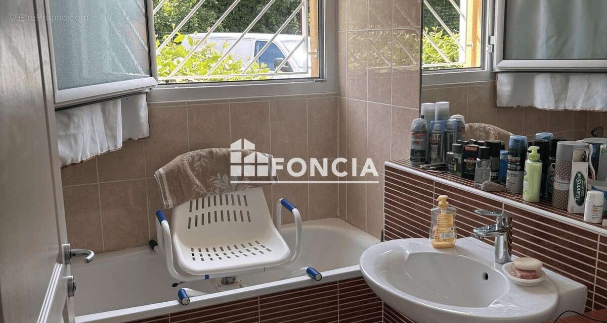 Alès Pierre Plantée - T3 de 74 m² en résidence sécurisée avec piscine pour investissement locatif - photo 5