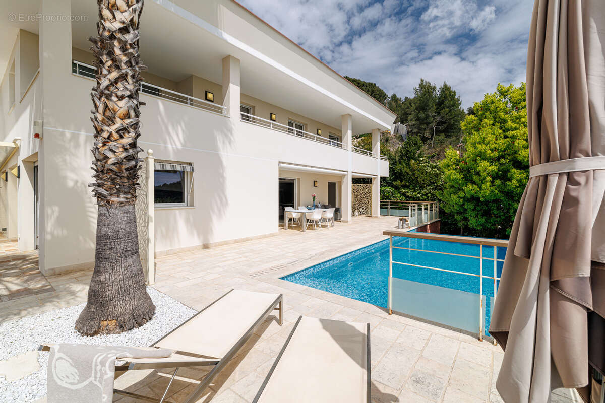 Maison à EZE