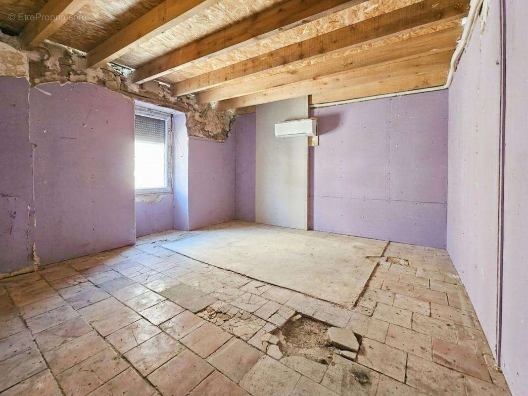 À Vendre à Montfrin - Maison de village de 85m² avec terrasse tropézienne - photo 3