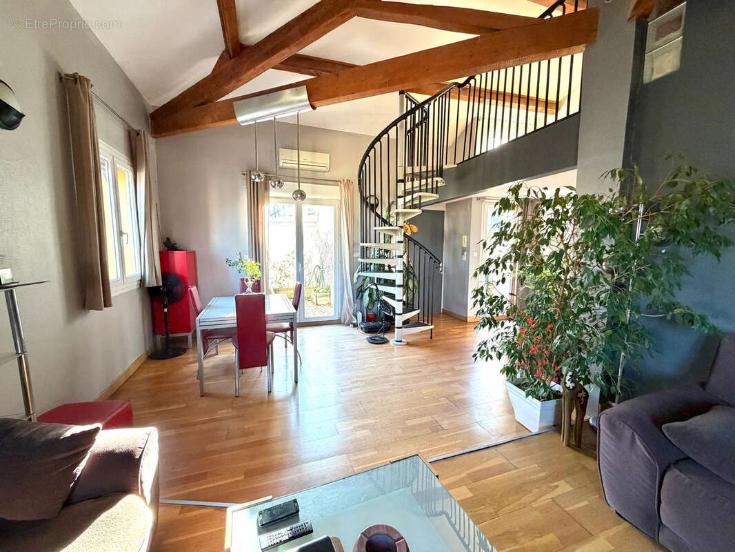 Duplex traversant avec deux terrasses - photo 3