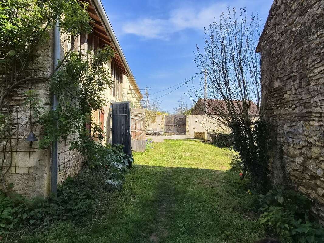 20260324154449 - Maison à SAINT-CYPRIEN