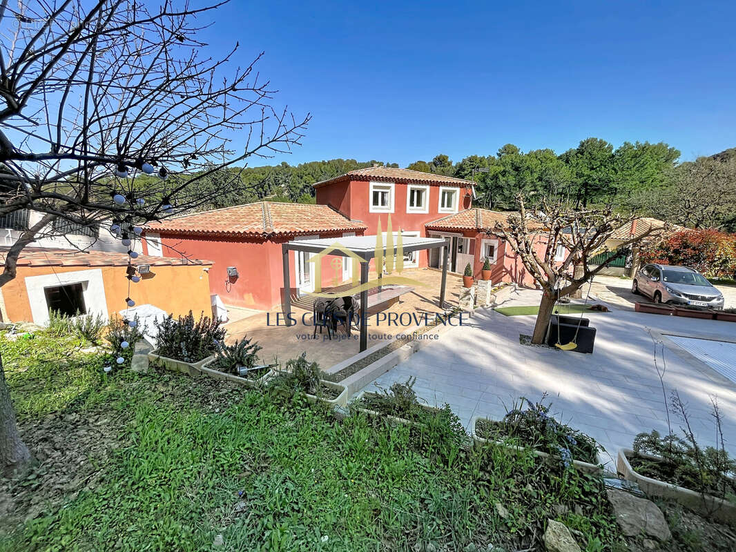 Maison à VELAUX