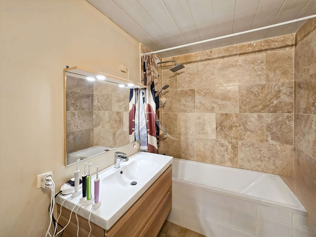 Appartement à MARSEILLE-11E