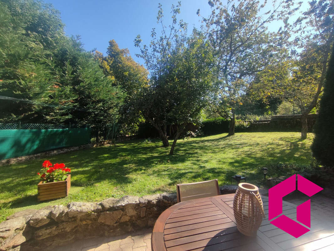 Maison à SAINT-SAUVEUR-LA-SAGNE