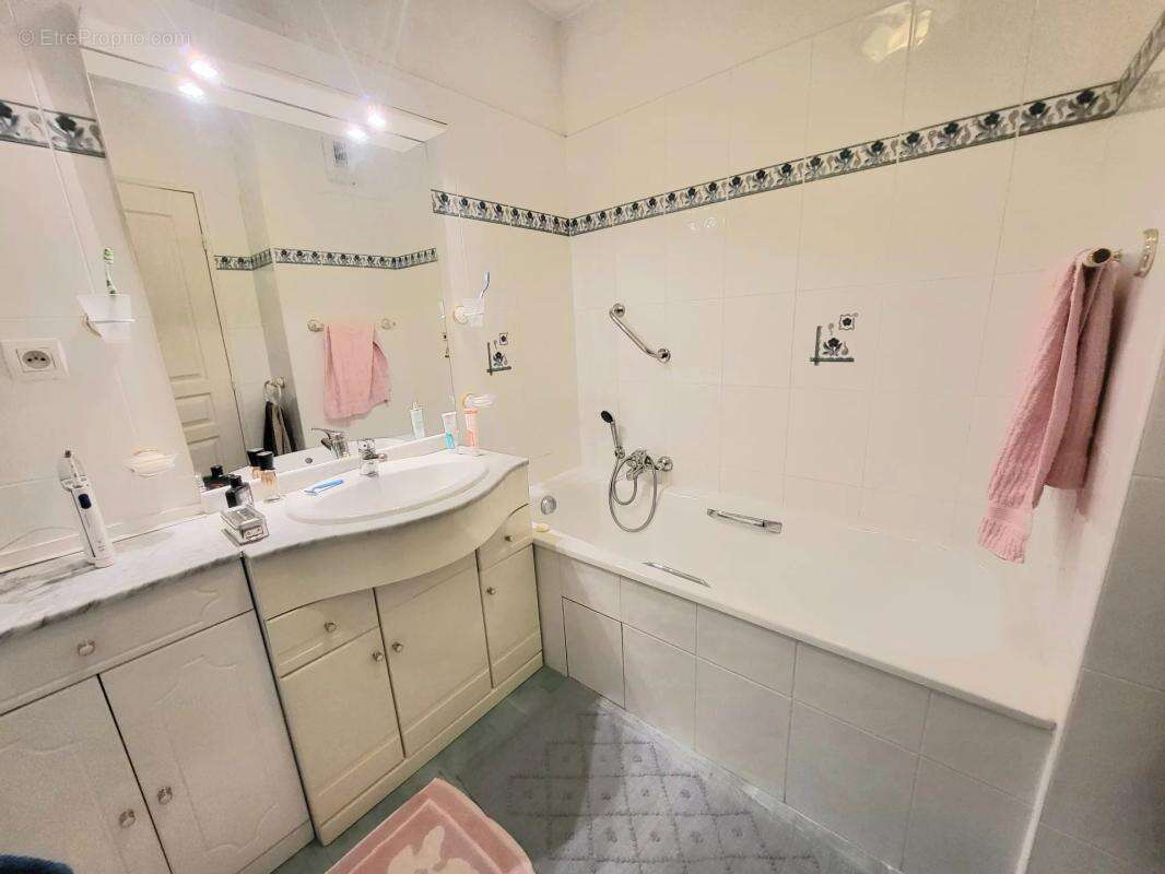 Appartement à MANDELIEU-LA-NAPOULE