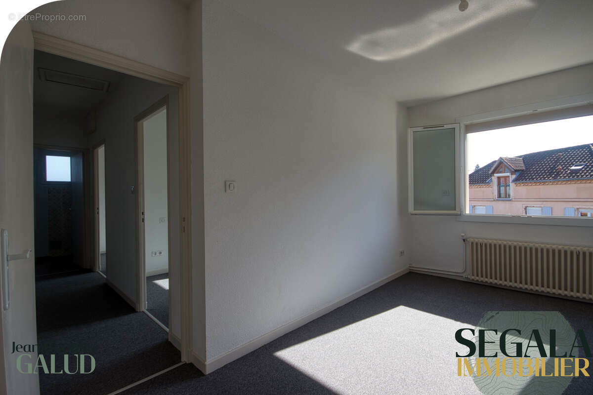 Immeuble dans le centre ville de Carmaux - 1 local commercial et 1 grand appartement - photo 11