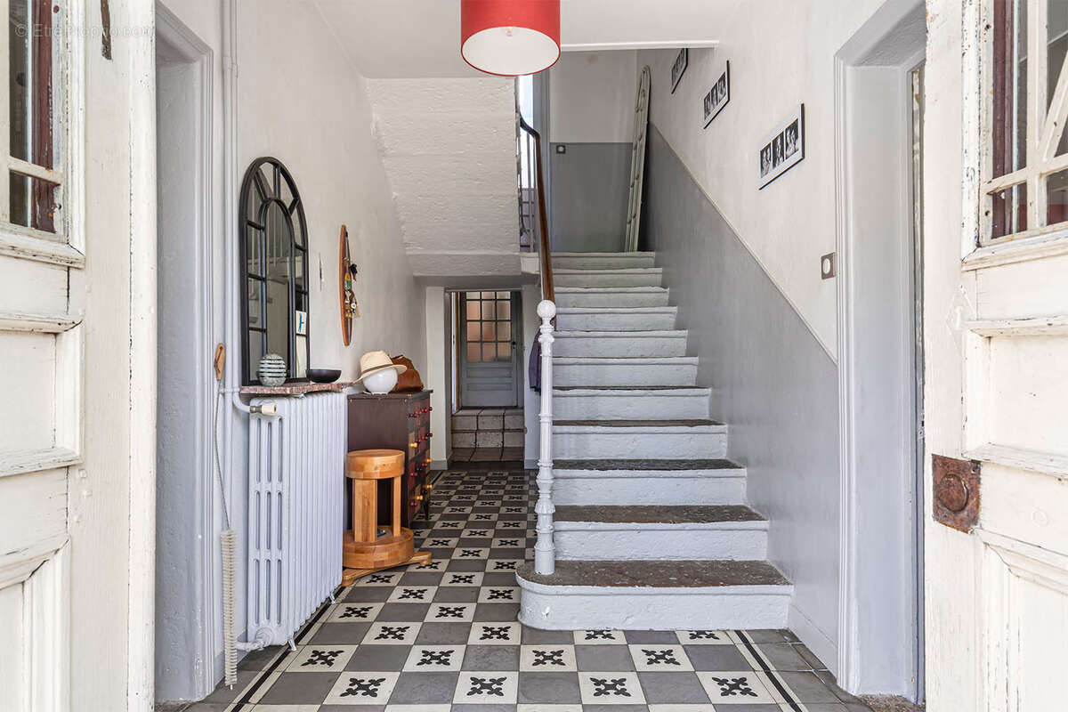 Maison à NEUVILLE-SUR-SAONE