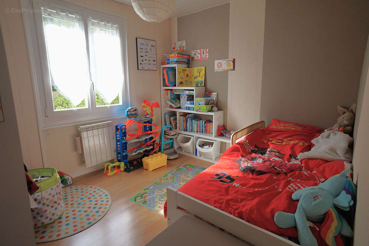 Maison à AILLANT-SUR-THOLON